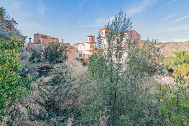 Oportunidad Única: Terreno Urbano en Vélez de Benaudalla - Costa Tropical — 8