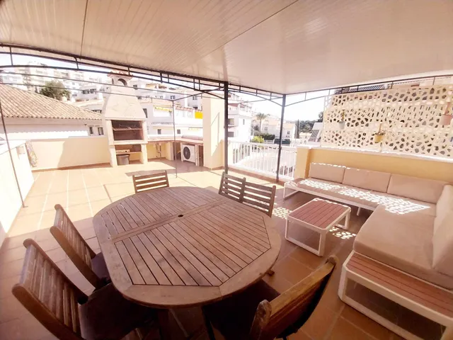 "Espacioso ático con vistas al mar a 350 metros de la playa 
