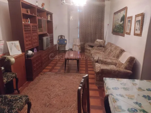 AMPLIA VIVIENDA CON PATIO CON 300 M DE SOLAR - foto 3