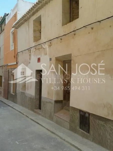 INMOBILIARIA SAN JOSE VENDE CASA SOLAR EN ASPE