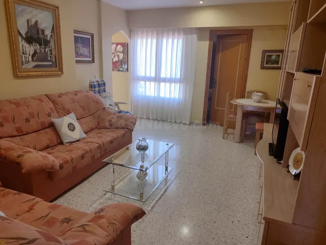 ÁTICO CON 4 DORMITORIOS MUY CENTRICO CON GARAJE Y TRASTERO - foto 2