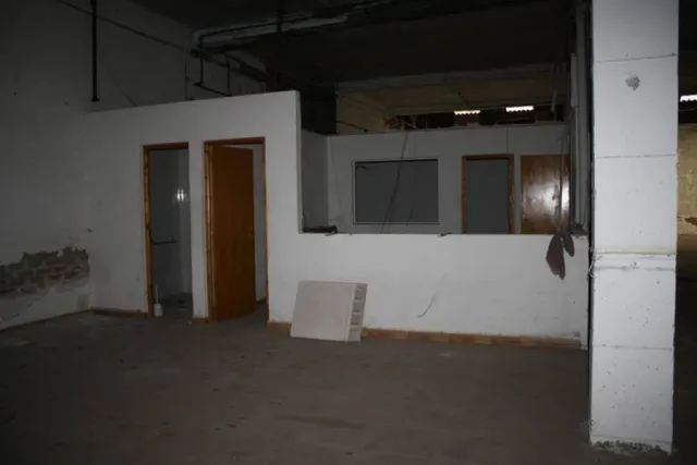 Local totalmente diáfano zona colegio Santo Domingo. — 6