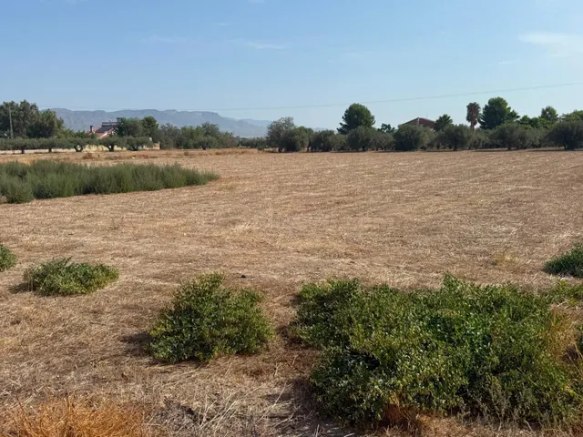Oportunidad Única: Parcela en Cazalla para Construcción de C