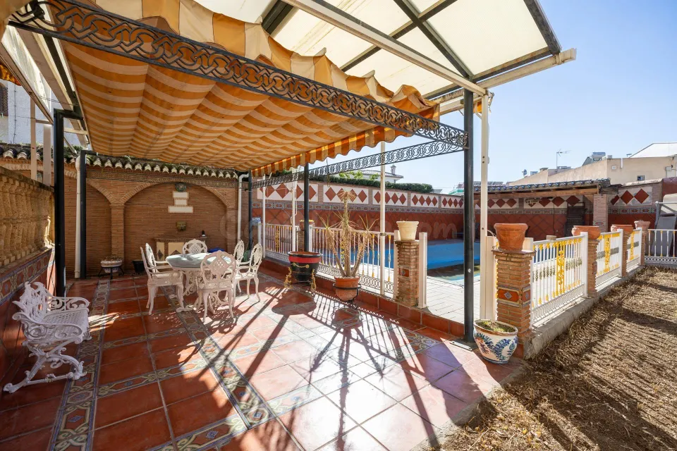 FANTÁSTICO CHALET JUNTO AL PTS
