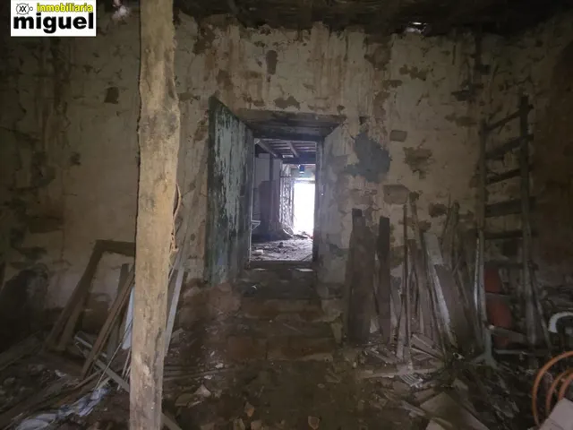 Se vende casa de piedra para rehabilitar con jardín en Cades (Herrerías) — 18