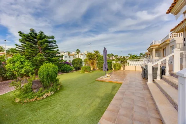 Exclusiva Villa con Jardin de ensueño en Los Dolses, a pasos de La Zenia Boulevard — 14