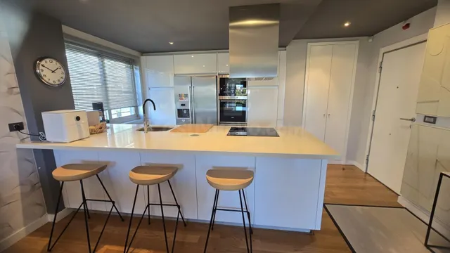 Piso con gran salón de 45 m2, garaje y trastero junto al Par - foto 5