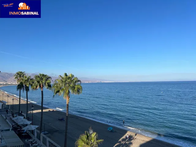 Impresionante Piso en Primera Línea de Playa en La Romanilla, Roquetas de Mar por €310.000 — 41