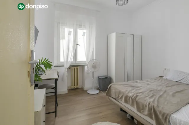 EXCLUSIVO PISO DE 253 m2 EN GRANADA CENTRO – 2.800 €/MES DE RENTABILIDAD — 19