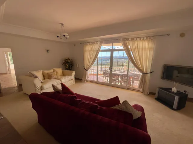 Exclusiva villa en Mijas Golf con vistas a la montaña y piscina privada — 10