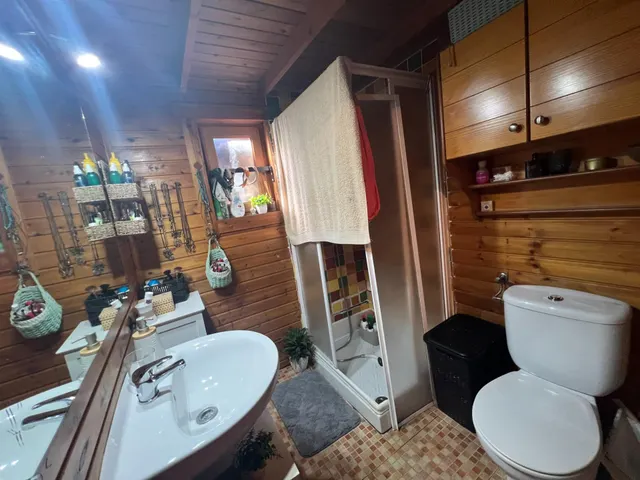 Una casa rural verdaderamente especial: privada, acogedora y perfectamente conectada tanto con el pueblo como con la costa. Bienvenido a un lugar dondela paz, el espacio y la naturaleza se fusionan — 38