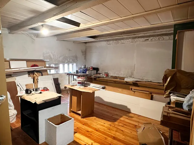 Oportunidad Única en el Corazón de Sabadell: Casa Esquinera  - foto 2