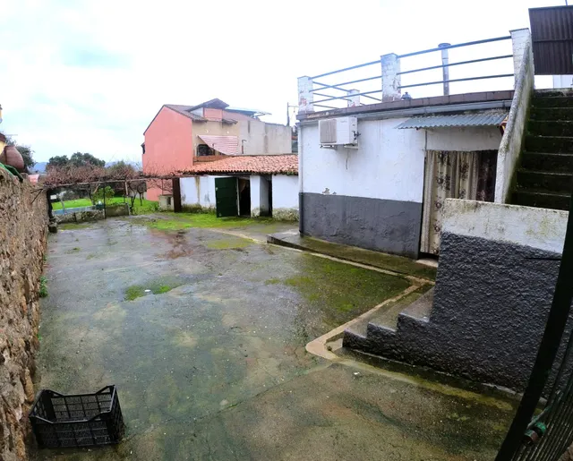 Casa con parcela en Valdeobispo — 13