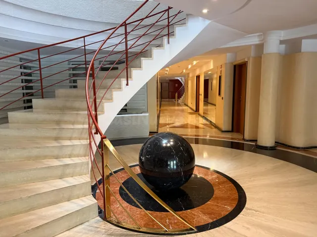 EXCLUSIVO PISO ESQUINERO DE 150 M2 CON TERRAZA PRIVADA DE 87 - foto 2