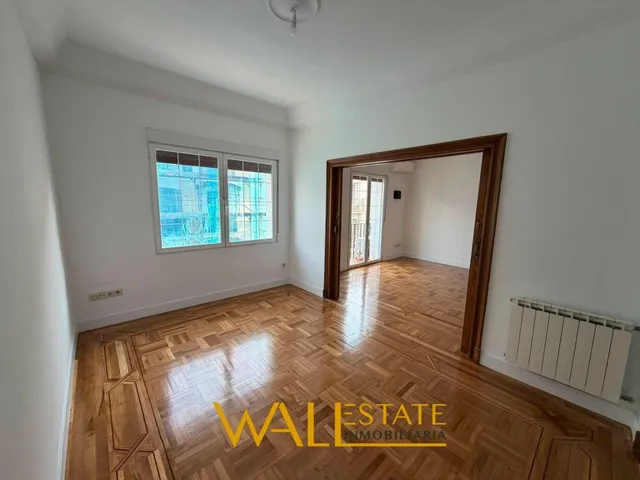Espectacular piso de 3 dormitorios con balcón en pleno centro — 10