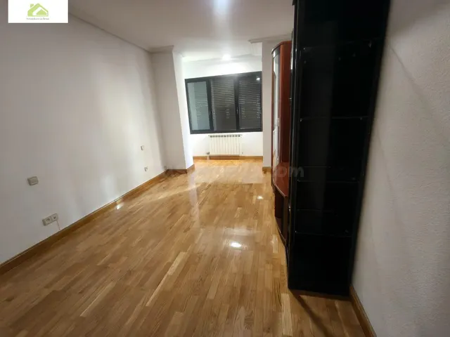 Piso en alquiler en avenida portugal de 4 dormitorios con garaje y trastero — 5