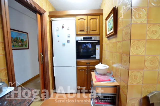 ALTO, AMPLIO Y EXTERIOR CON GARAJE Y BALCÓN, CERCA DE LA AV DE ALCOY — 11