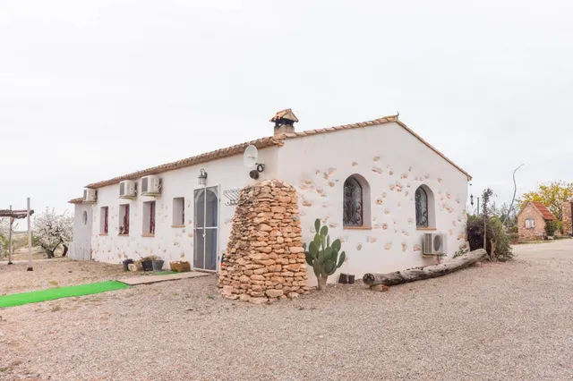 Se vende chalet único - Un rincón dónde habita el arte