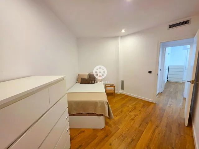 Fantástica vivienda reformada situada en calle Córcega con Nápoles. — 9