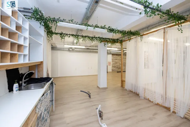 Local Comercial en el Corazón de Granada - Oportunidad Única — 13