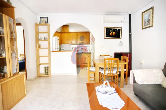 Espectacular bungalow en esquina con gran solárium, jardín privado y piscina en Guardamar del Segura — 8