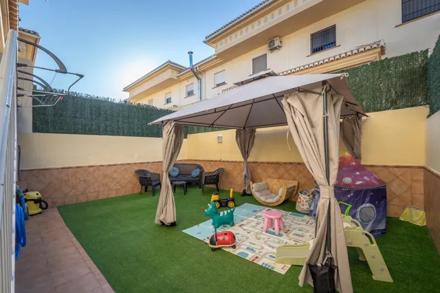 Espectacular chalet adosado en el Vial de Churriana de la Vega: eficiencia, confort y listo para entrar a vivir! — 18