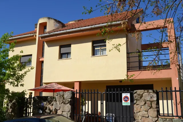 Chalet independiente formado por dos viviendas