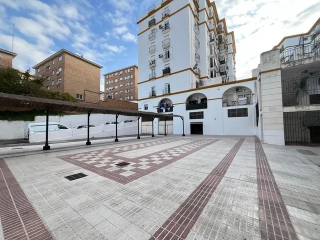 ¡GRAN OPORTUNIDAD EN ESTEPONA! LOCAL COMERCIAL EN BRUTO CON 