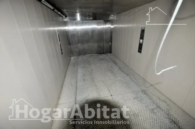 AMPLIO CON GARAJE Y ASCENSOR JUNTO HOSPITAL PESET — 32