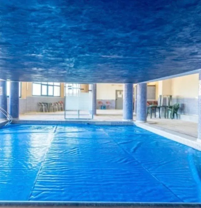 Chalet adosado de 3 dormitorios con garaje y piscina comunitaria en Playa Flamenca — 28