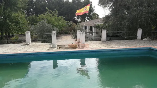 SE VENDE CASA CON TERRENO DE MÁS DE 3000 MTS EN LA URB. OJOS DE SAN JORGE JUNTO A LOS PRADOS — 38