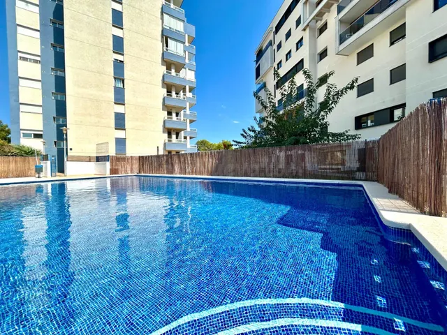 Acogedor apartamento en planta baja con piscina cerca de la 