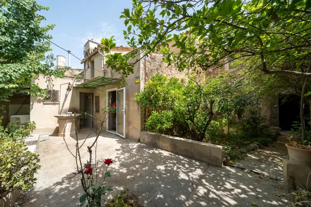 Casa de pueblo con gran potencial en Santa Maria del Camí - foto 2
