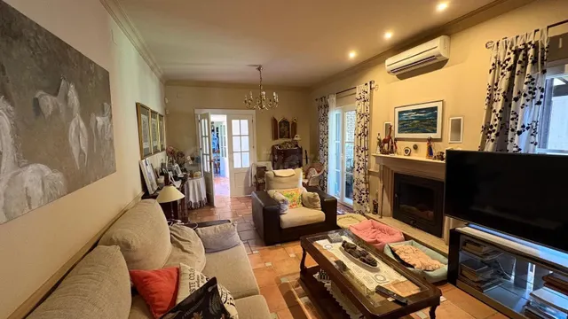 Chalet de 4 dormitorios y apartamento en Carboneros - foto 4