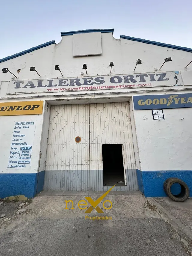 Nave industrial 308m² en venta - Carmona