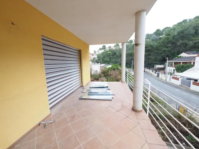 SE VENDA CASA UNIFAMILIAR EN CUBELLES, ZONA MAS TRADER — 33