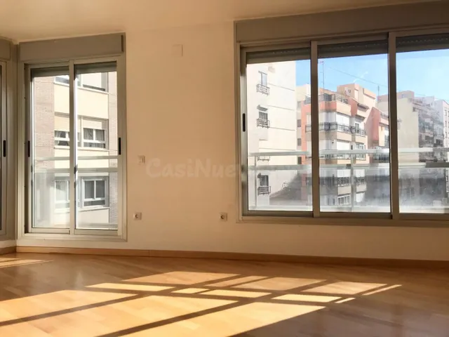 PISO DE TRES DORMITORIOS, CON PARKING Y TRASTERO - foto 2