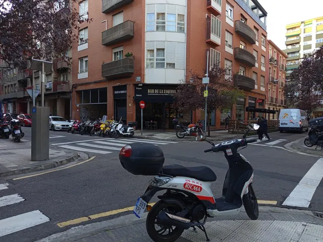 Garaje en C/ Cánovas. Zaragoza — 17