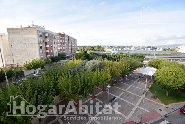 ¡LUZ A RAUDALES! AMPLIO, ALTO Y ESQUINERO CON BALCÓN Y DOS PLAZAS DE GARAJE — 16