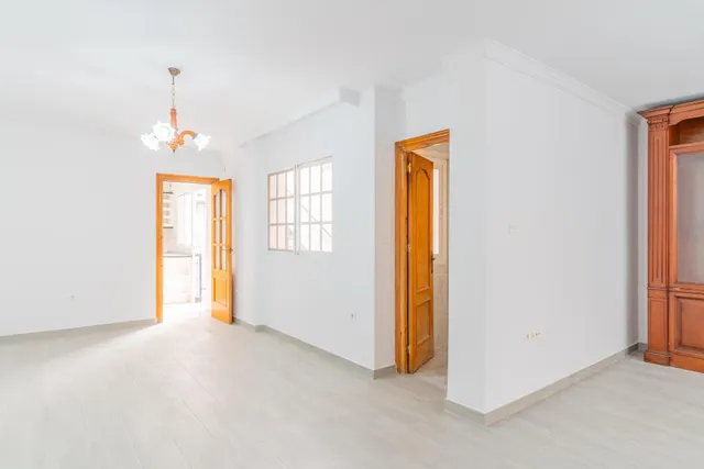 Espacio para toda la familia: 4 dormitorios y cochera — 8