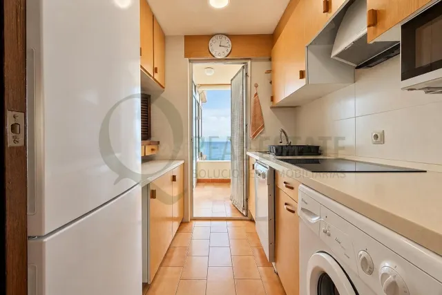 Vistas abiertas al mar y gran terraza en Cabo de las Huertas · 3 dormitorios y 2 baños — 2