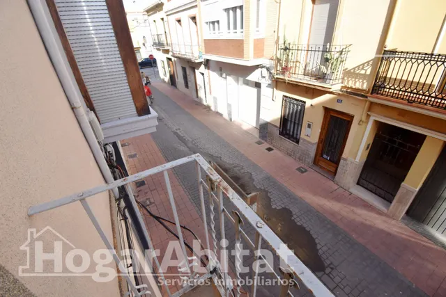 ¡OPORTUNIDAD DE INVERSIÓN! CASA CON BALCÓN Y PATIO EN EL CENTRO — 36
