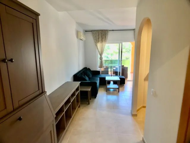 Acogedor apartamento con terraza y piscina comunitaria — 15
