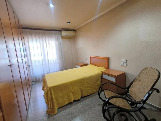 Amplio Piso en zona Plaza Crevillente con Ascensor — 32