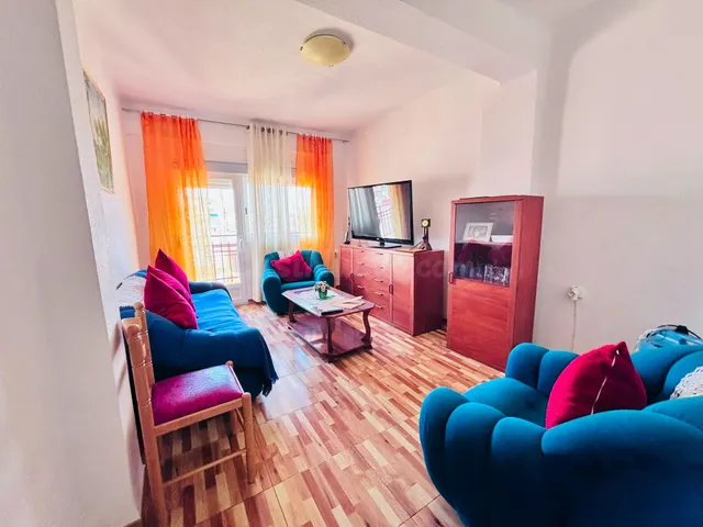 AMPLIA VIVIENDA DE 4 DORMITORIOS Y ASCENSOR EN CAROILINAS AL - foto 3