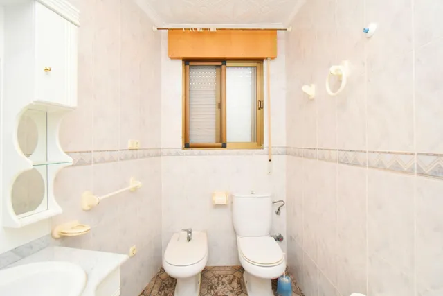 VIVIENDA DE PLANTA BAJA CON SOLARIUM Y COCHERA — 28