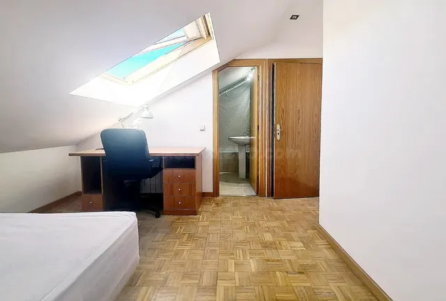 EN ALQUILER PARA ESTUDIANTES, ÚLTIMA HABITACIÓN EN CHALET DE VILLANUEVA DE LA CAÑADA (MADRID). — 2
