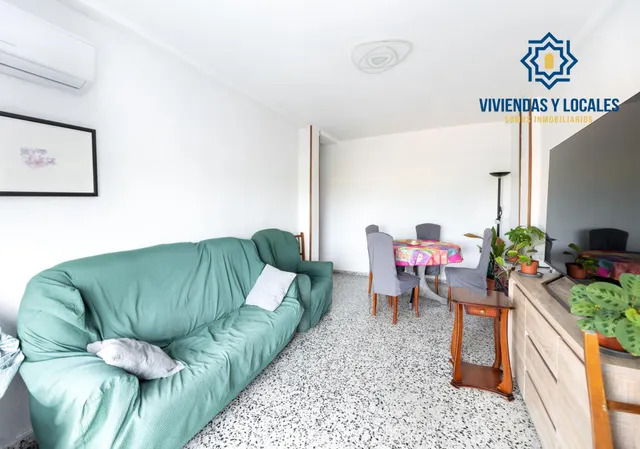En Venta Piso de 4 dormitorios con ascensor, ideal para reformar a tu gusto. — 25