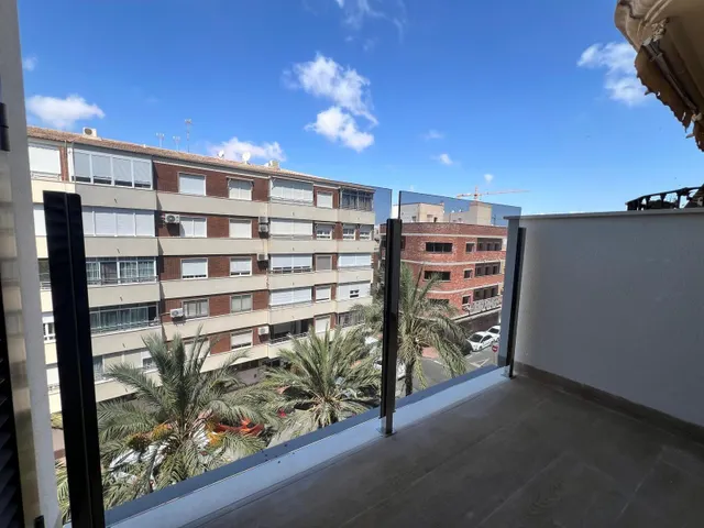 Para estrenar en el centro de Torrevieja, a estrenar! 🏡✨ — 22