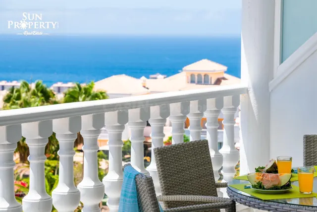 ÁTICO CON VISTAS PANORÁMICAS AL MAR EN LOS CRISTIANOS